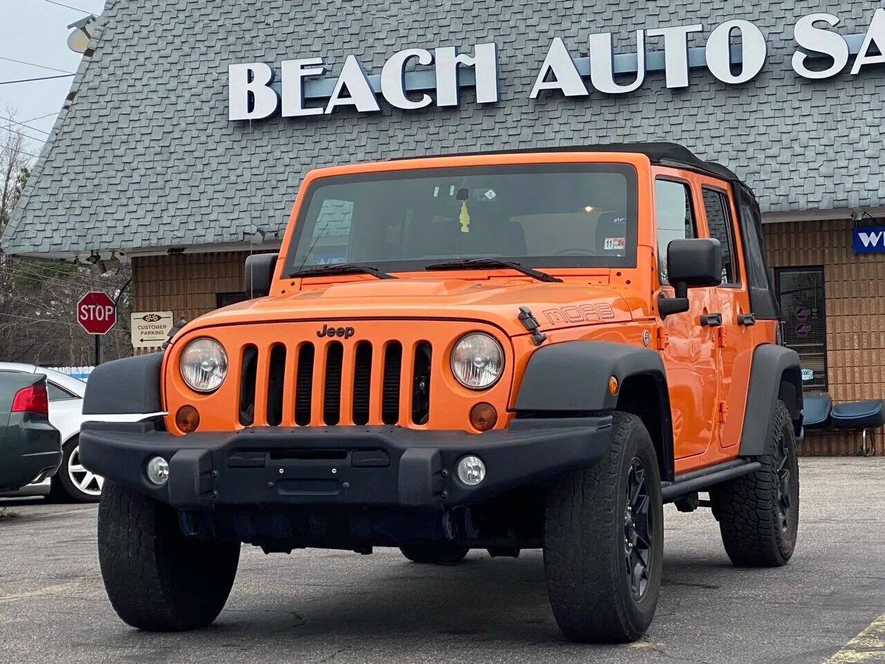 Used 2013 Jeep Wrangler Unlimited Sahara AWD/4WD image 3