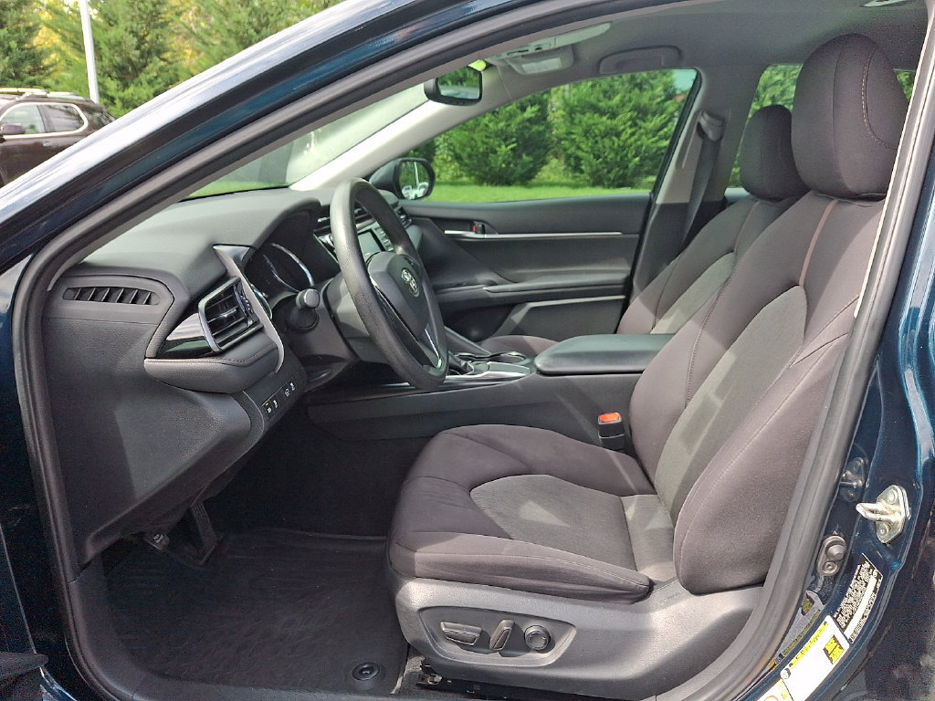 Used 2019 Toyota Camry LE w/ Convenience Package FWD image 13