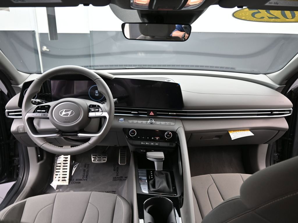 Certified 2025 Hyundai Elantra SEL image 10