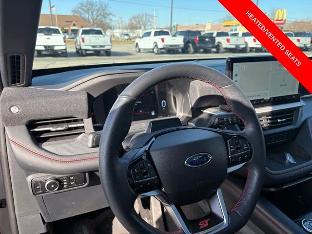 Used 2025 Ford Explorer ST image 4