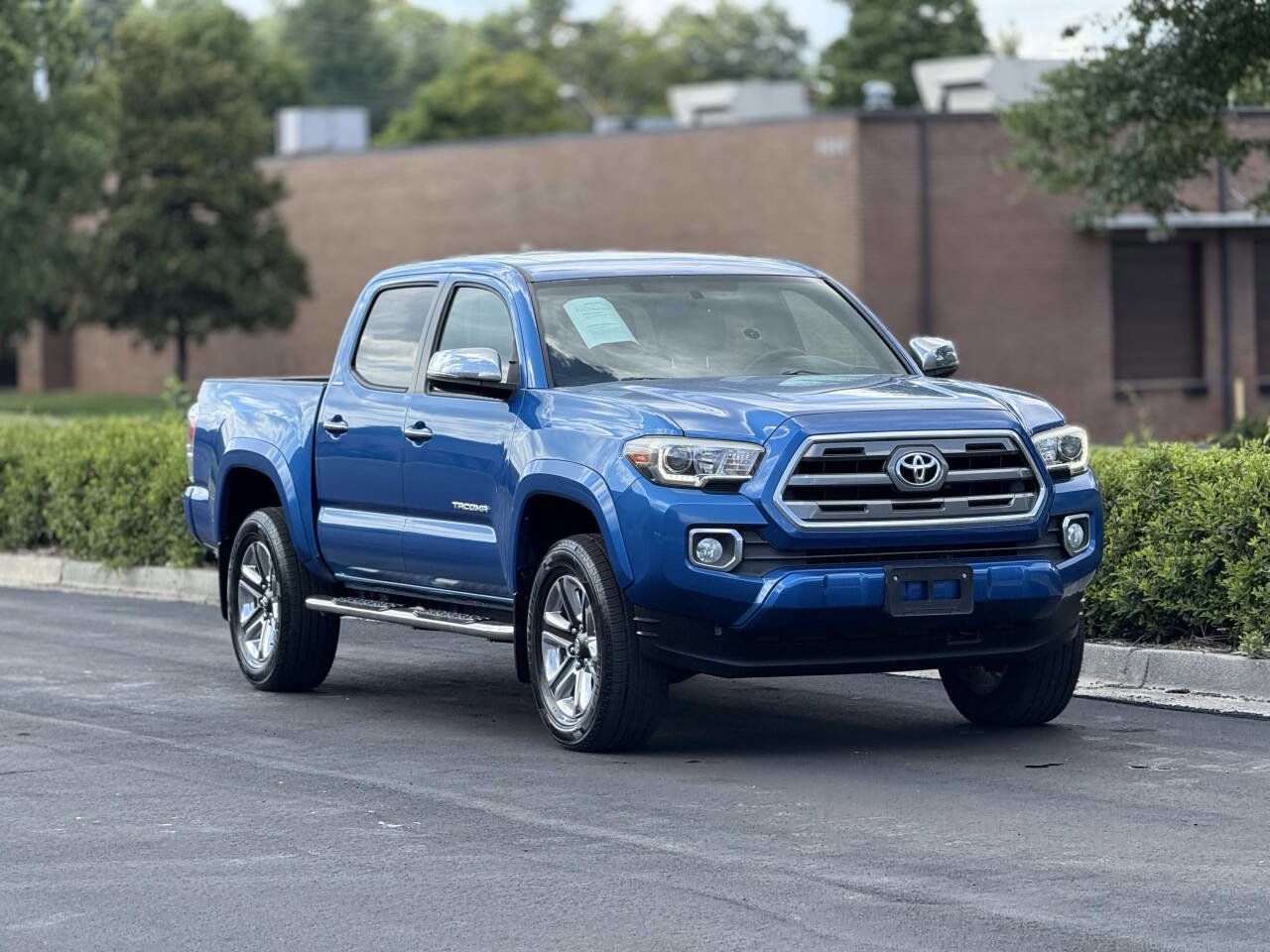 Used 2016 Toyota Tacoma Limited AWD/4WD image 3