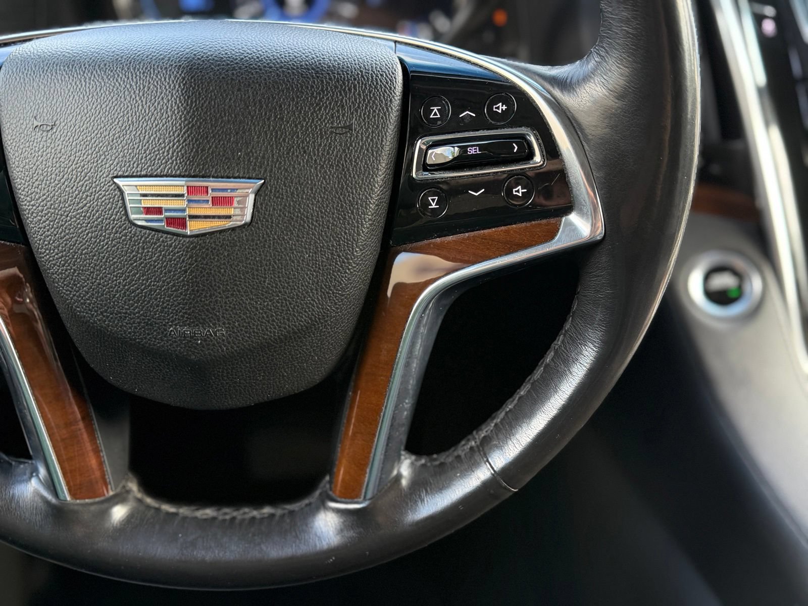 Used 2019 Cadillac Escalade Luxury AWD/4WD image 26