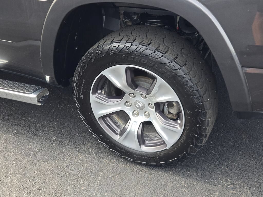 Used 2022 RAM 1500 Laramie AWD/4WD image 17