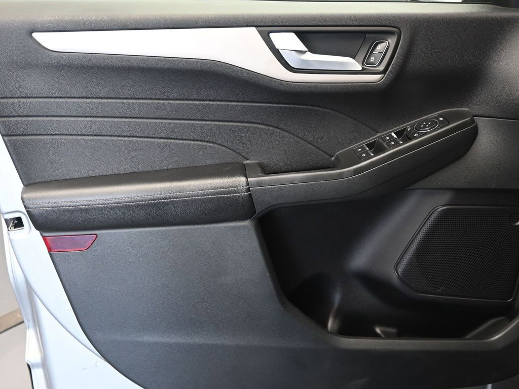 Used 2021 Ford Escape SE image 23