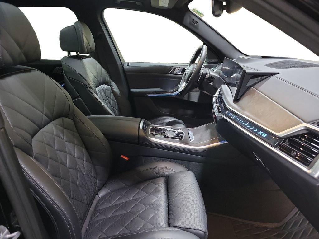 Used 2025 BMW X5 xDrive50e w/ Climate Comfort Package AWD/4WD image 29