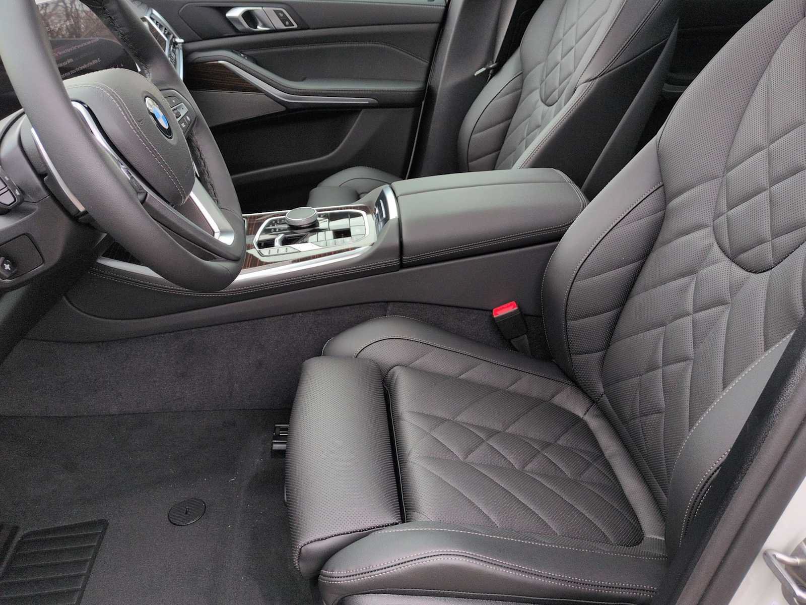 New 2026 BMW X5 xDrive40i w/ Premium Package AWD/4WD image 16