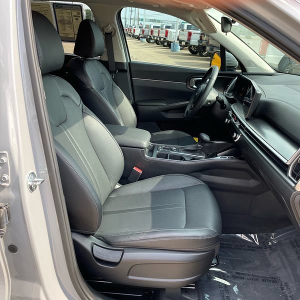 Used 2024 Kia Sorento S w/ Panoramic Sunroof Package AWD/4WD image 17