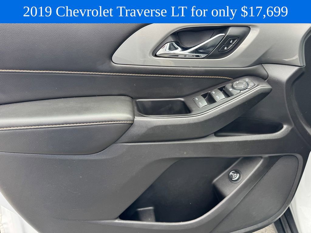 Used 2019 Chevrolet Traverse LT FWD image 17
