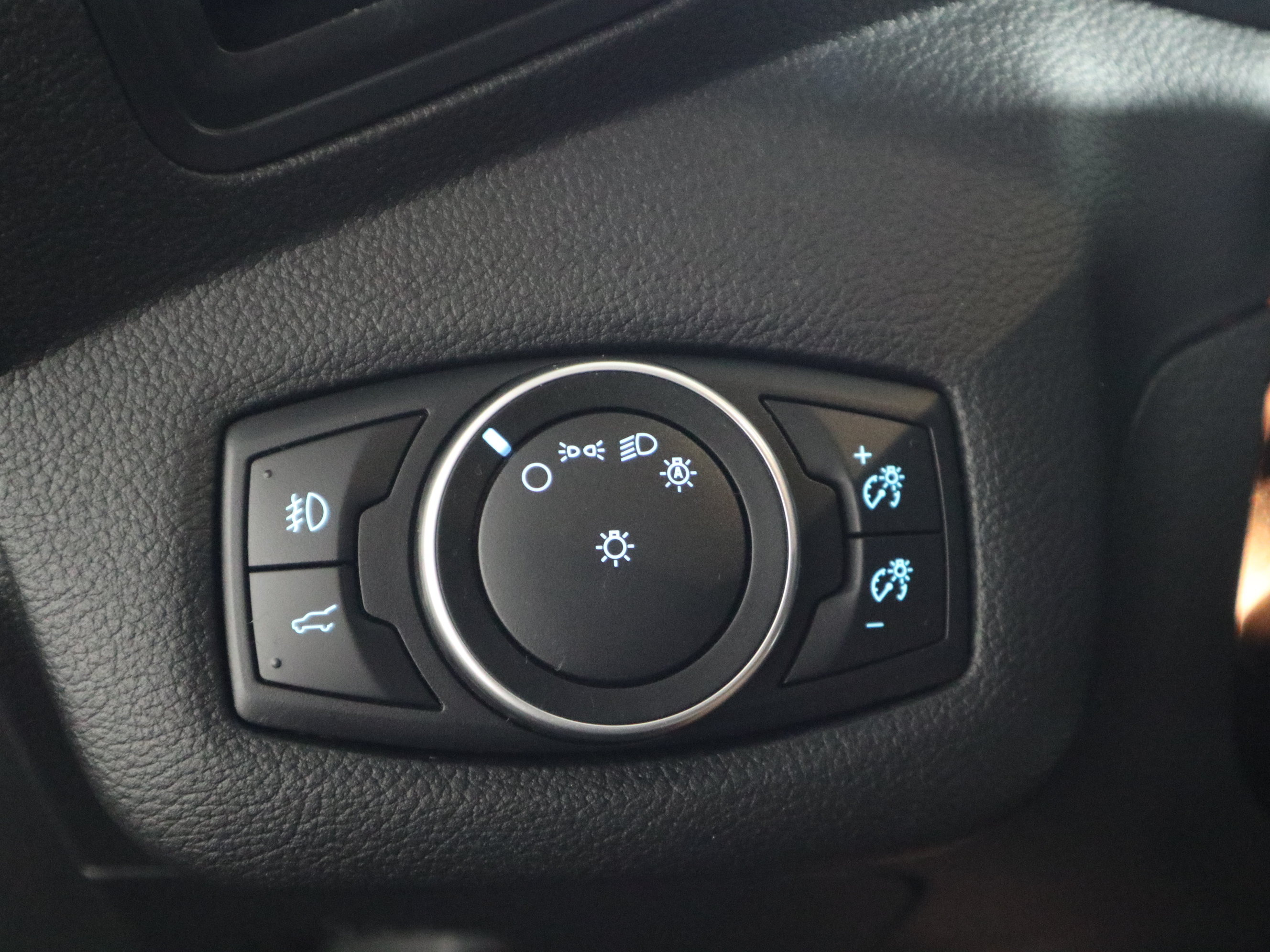 Used 2017 Ford Escape SE w/ SE Cold Weather Package AWD/4WD image 29