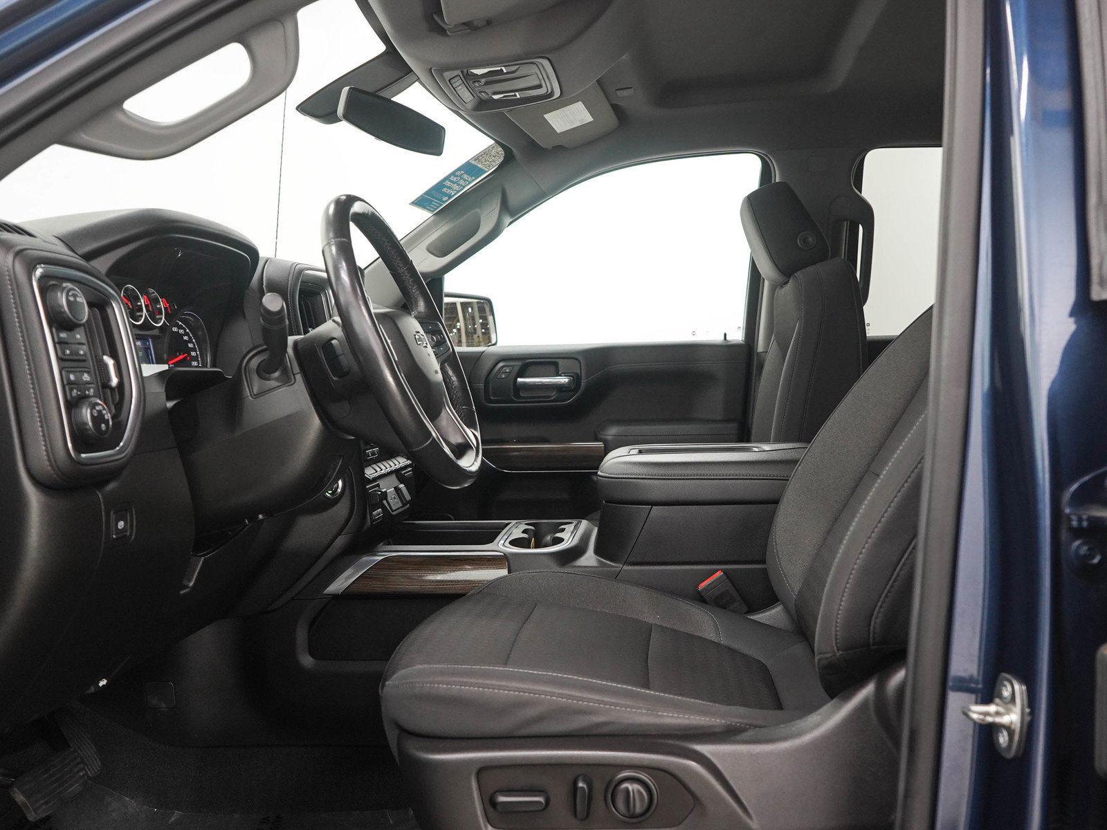 Used 2020 Chevrolet Silverado 1500 LT Trail Boss AWD/4WD image 22