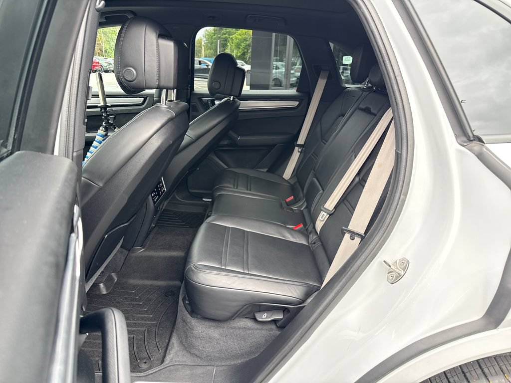 Used 2023 Porsche Cayenne S AWD/4WD image 21