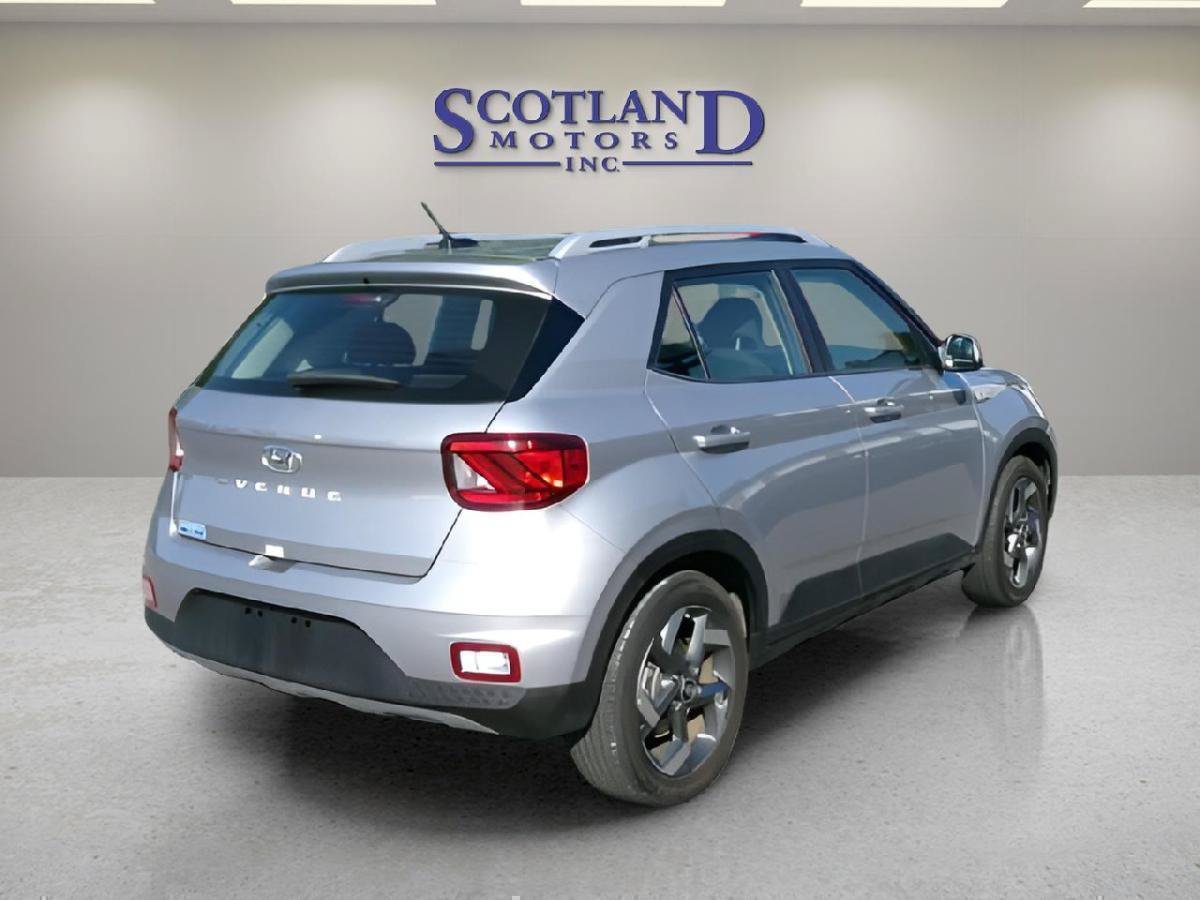 Used 2025 Hyundai Venue SEL FWD image 6