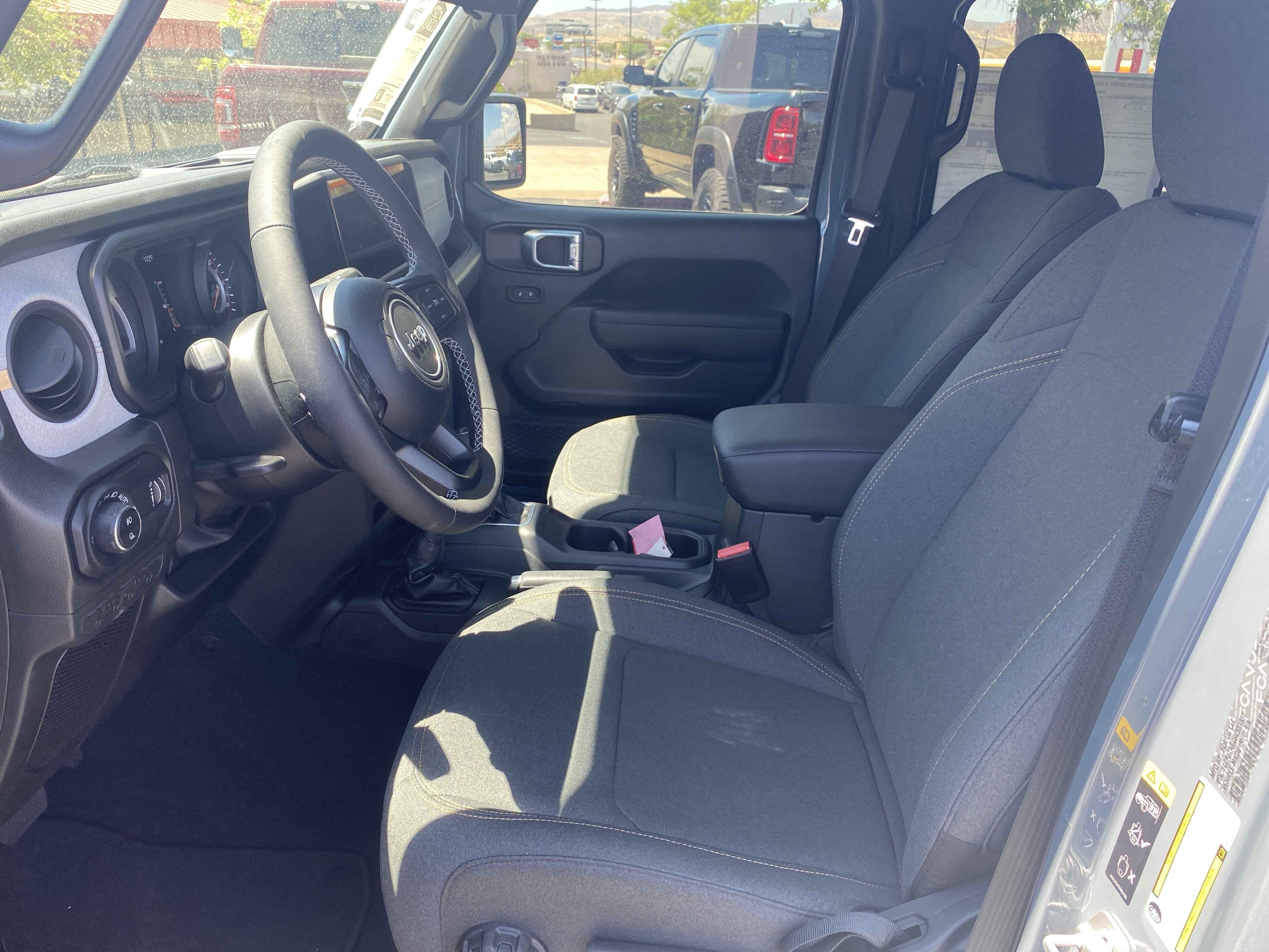 New 2025 Jeep Gladiator Sport image 9