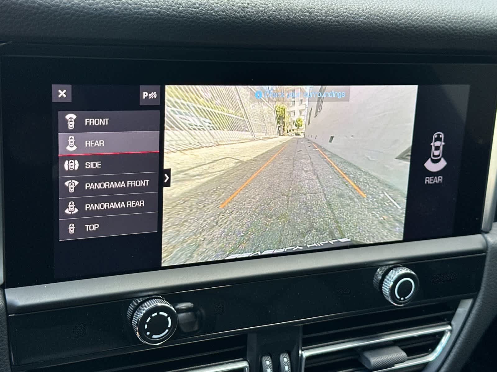 Certified 2023 Porsche Macan AWD/4WD image 22