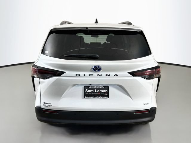 Used 2025 Toyota Sienna XLE FWD image 6