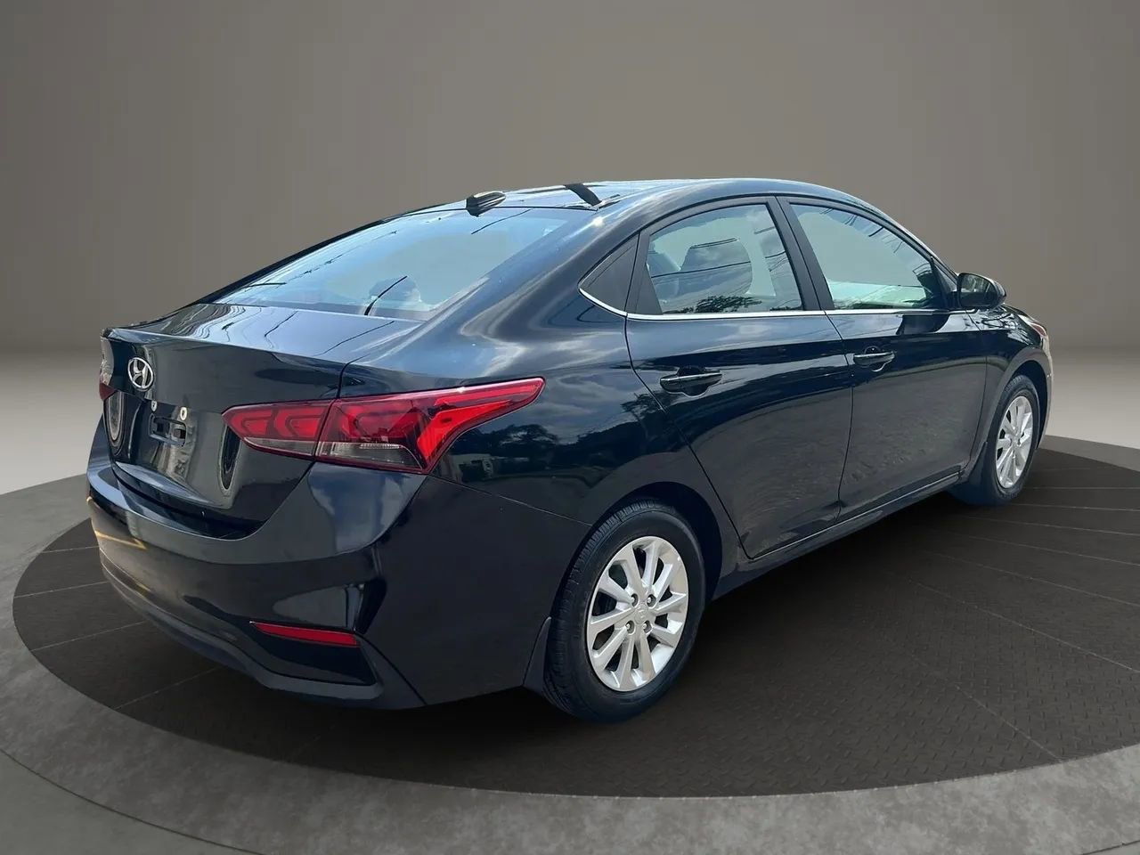 Used 2022 Hyundai Accent SEL image 5