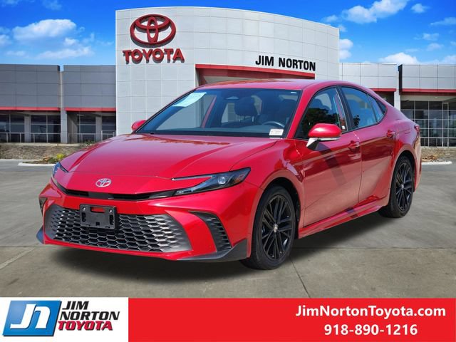 Used 2025 Toyota Camry SE FWD image 3