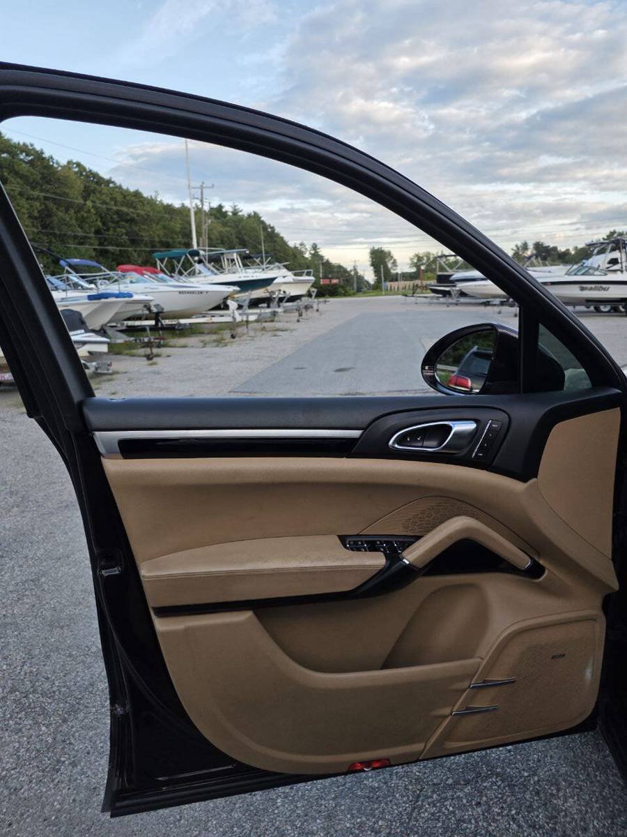 Used 2016 Porsche Cayenne AWD/4WD image 13