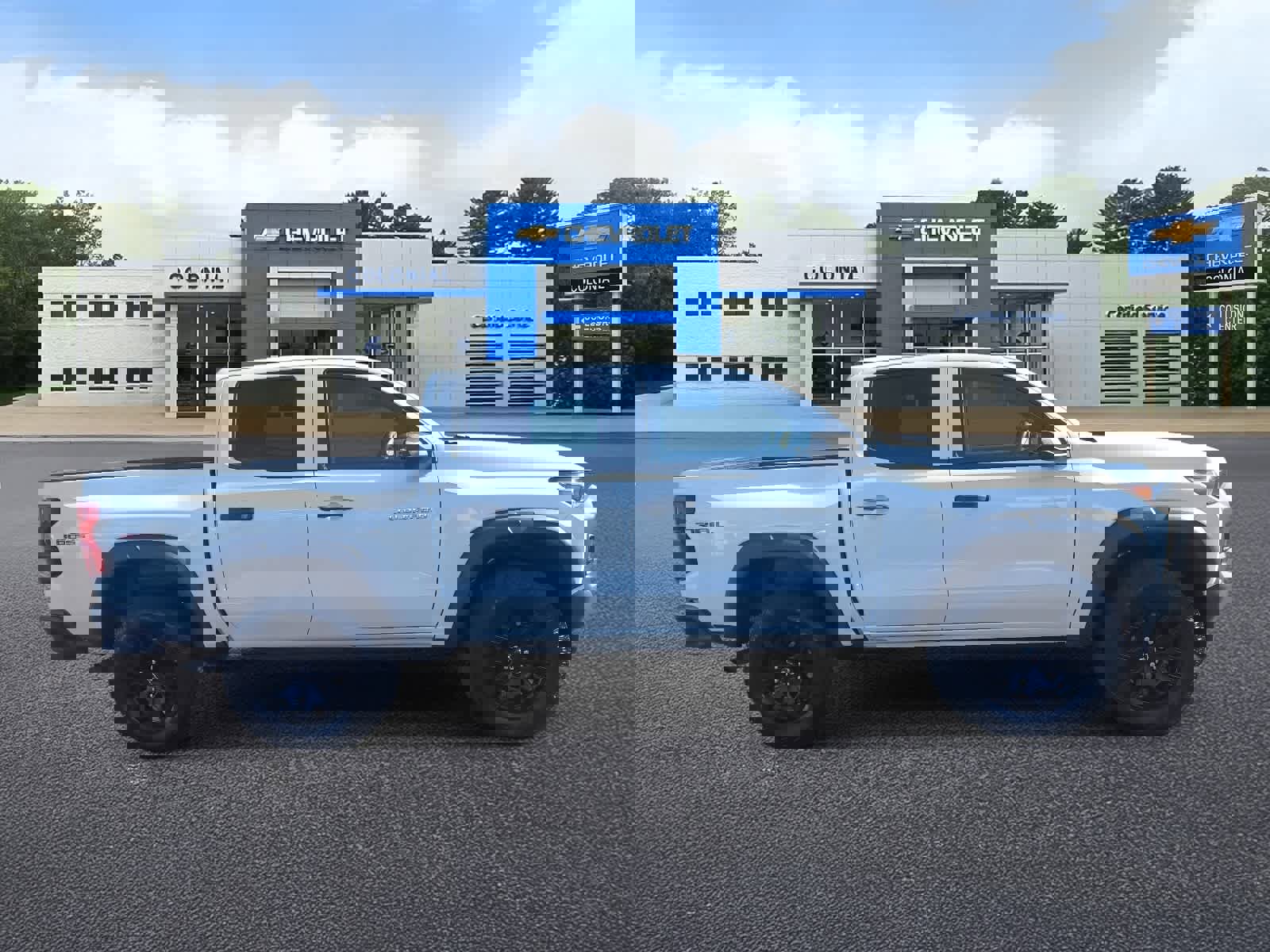 Used 2024 Chevrolet Colorado Trail Boss w/ Advanced Trailering Package image 3