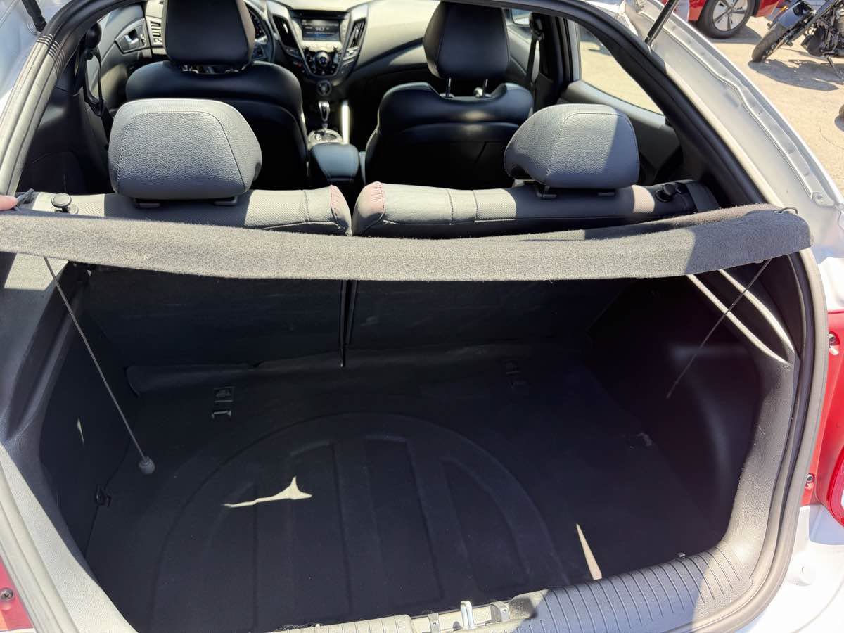 Used 2016 Hyundai Veloster Turbo FWD image 13