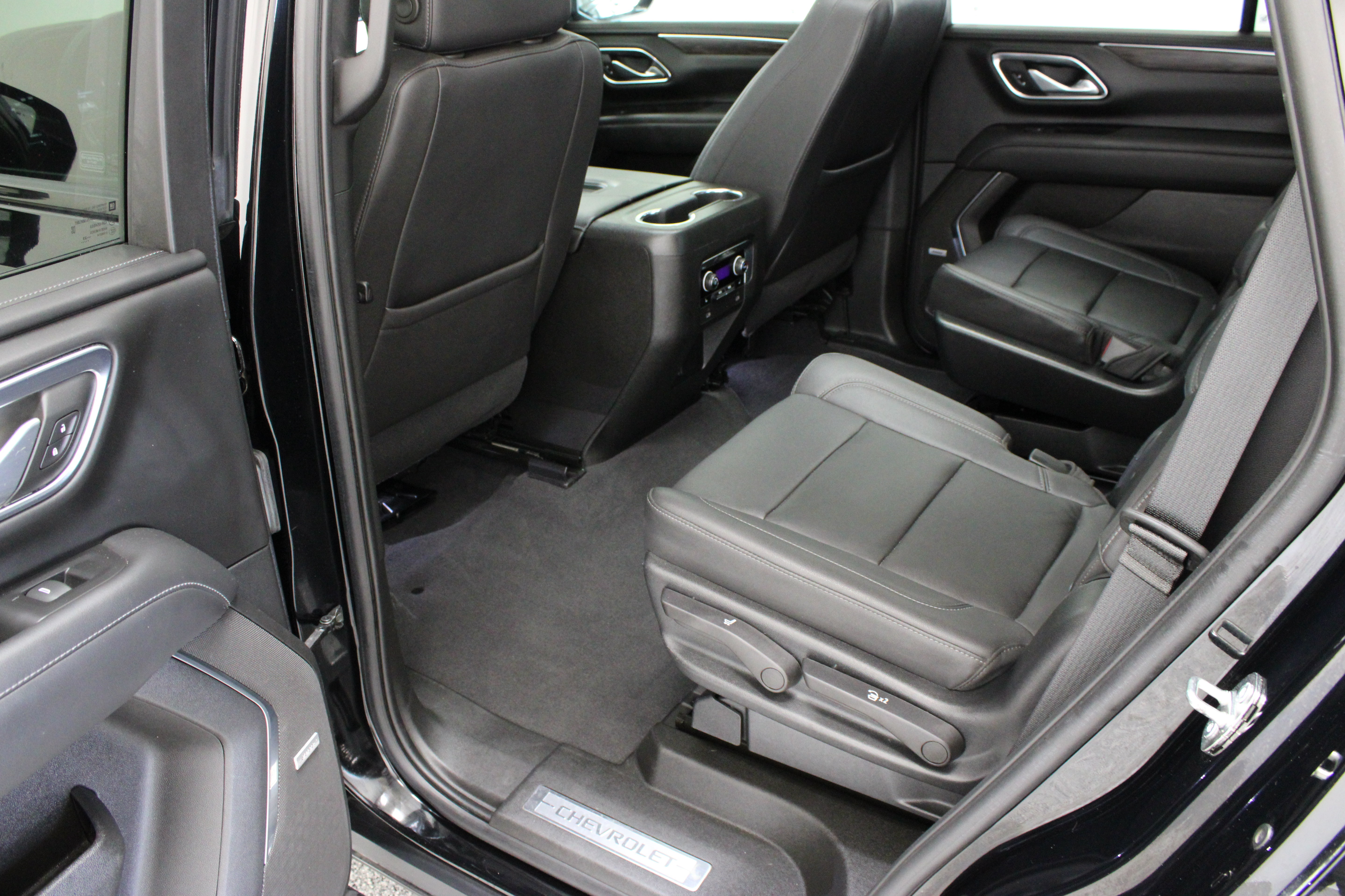 Used 2023 Chevrolet Tahoe Z71 w/ Z71 Off-Road Package AWD/4WD image 29