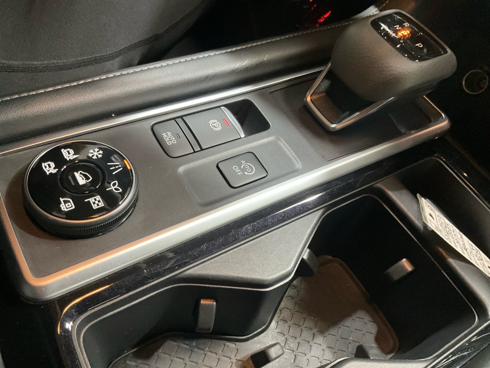 Used 2024 Nissan Pathfinder SV AWD/4WD image 31