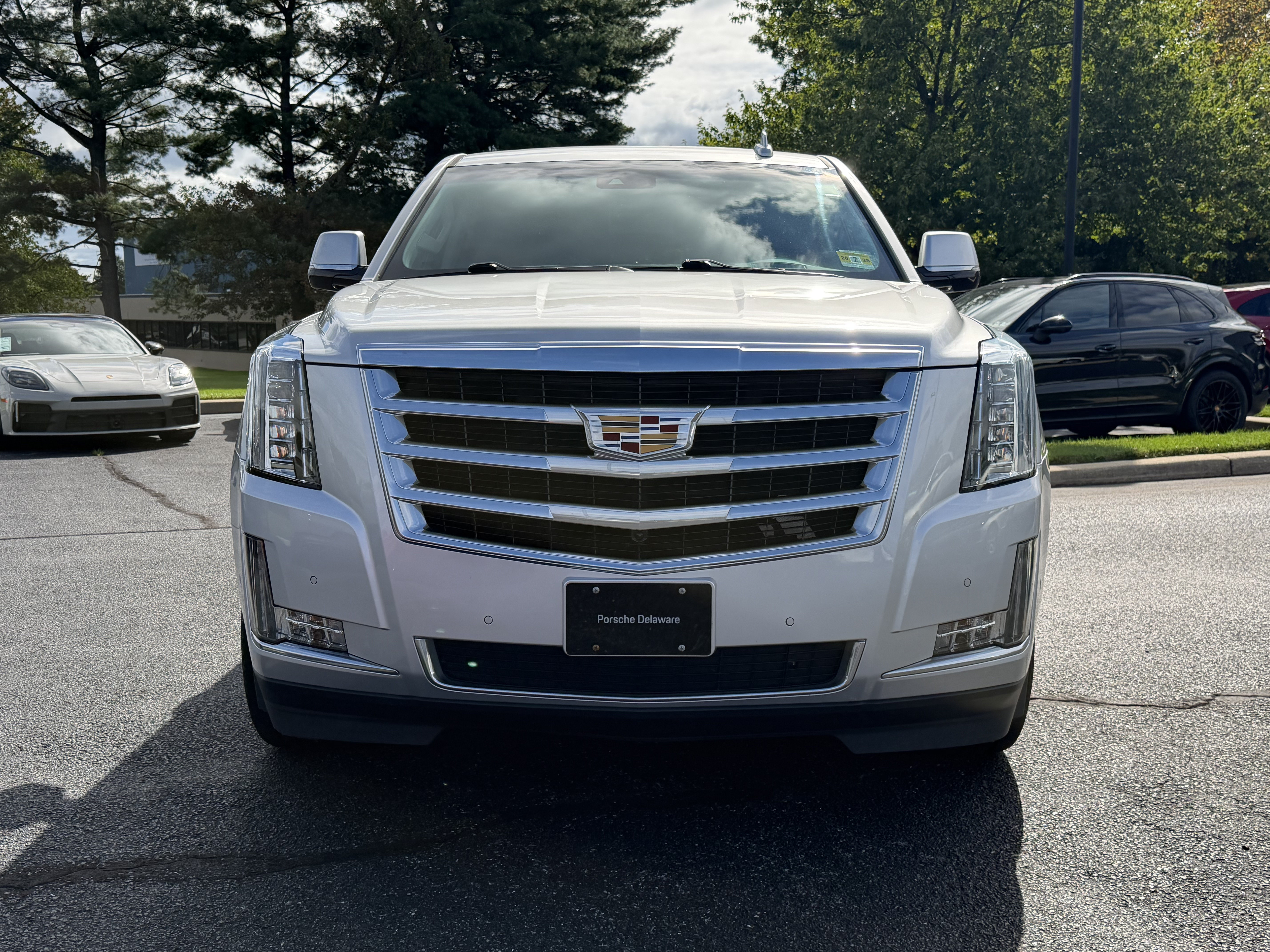 Used 2019 Cadillac Escalade ESV Luxury AWD/4WD image 9