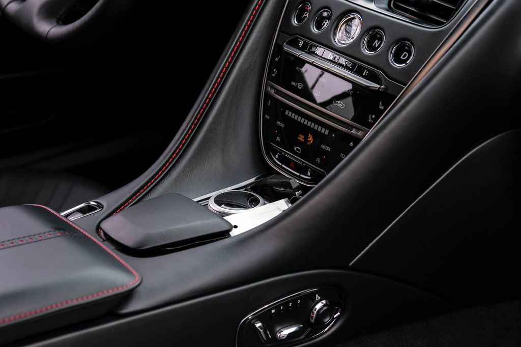 Used 2020 Aston Martin DB11 Coupe RWD image 23