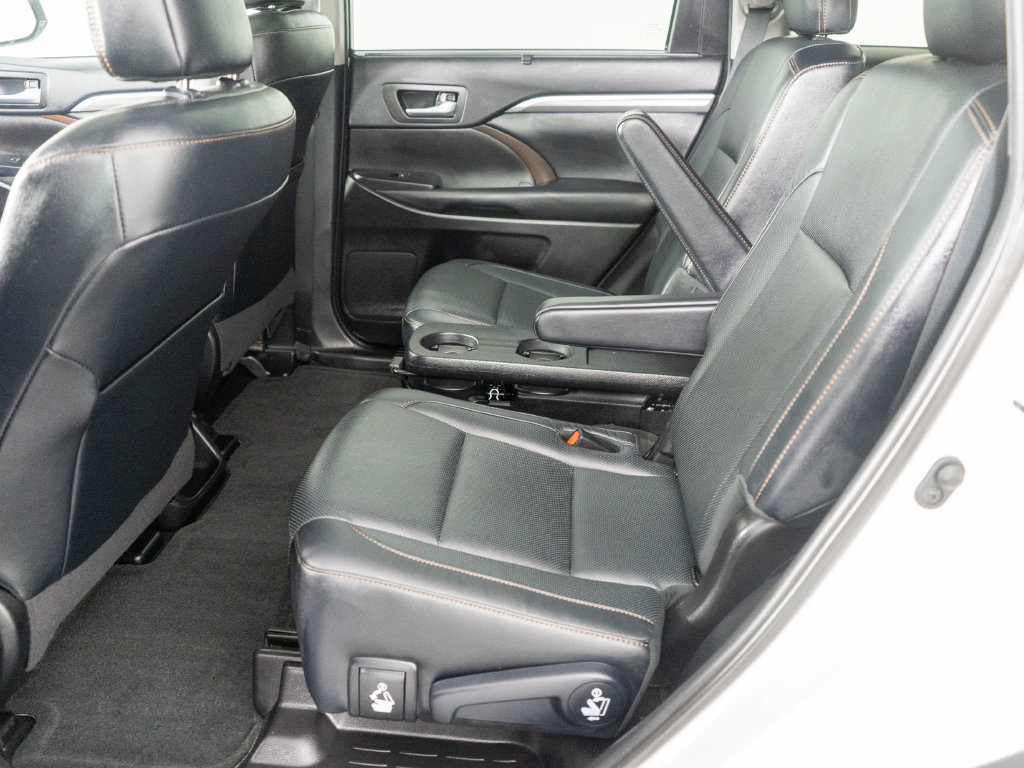 Used 2019 Toyota Highlander Limited Platinum AWD/4WD image 11