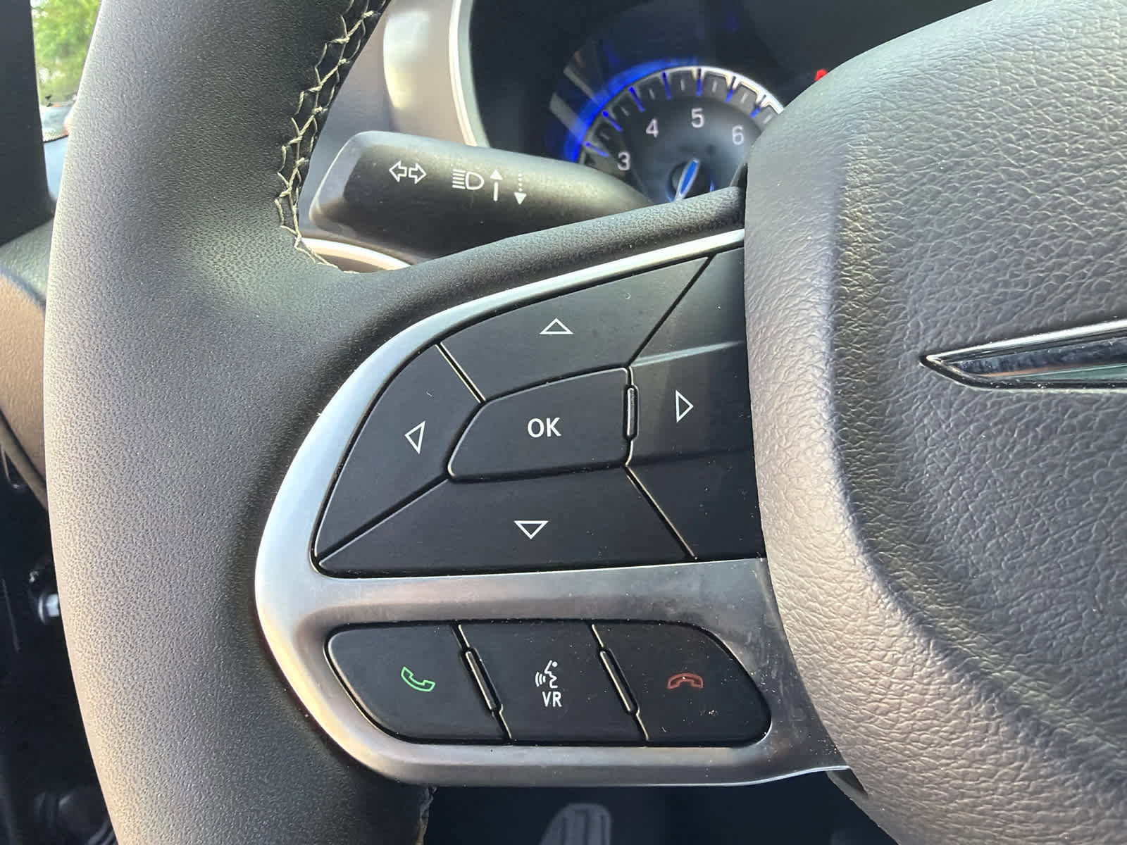 Used 2025 Chrysler Pacifica Select FWD image 23