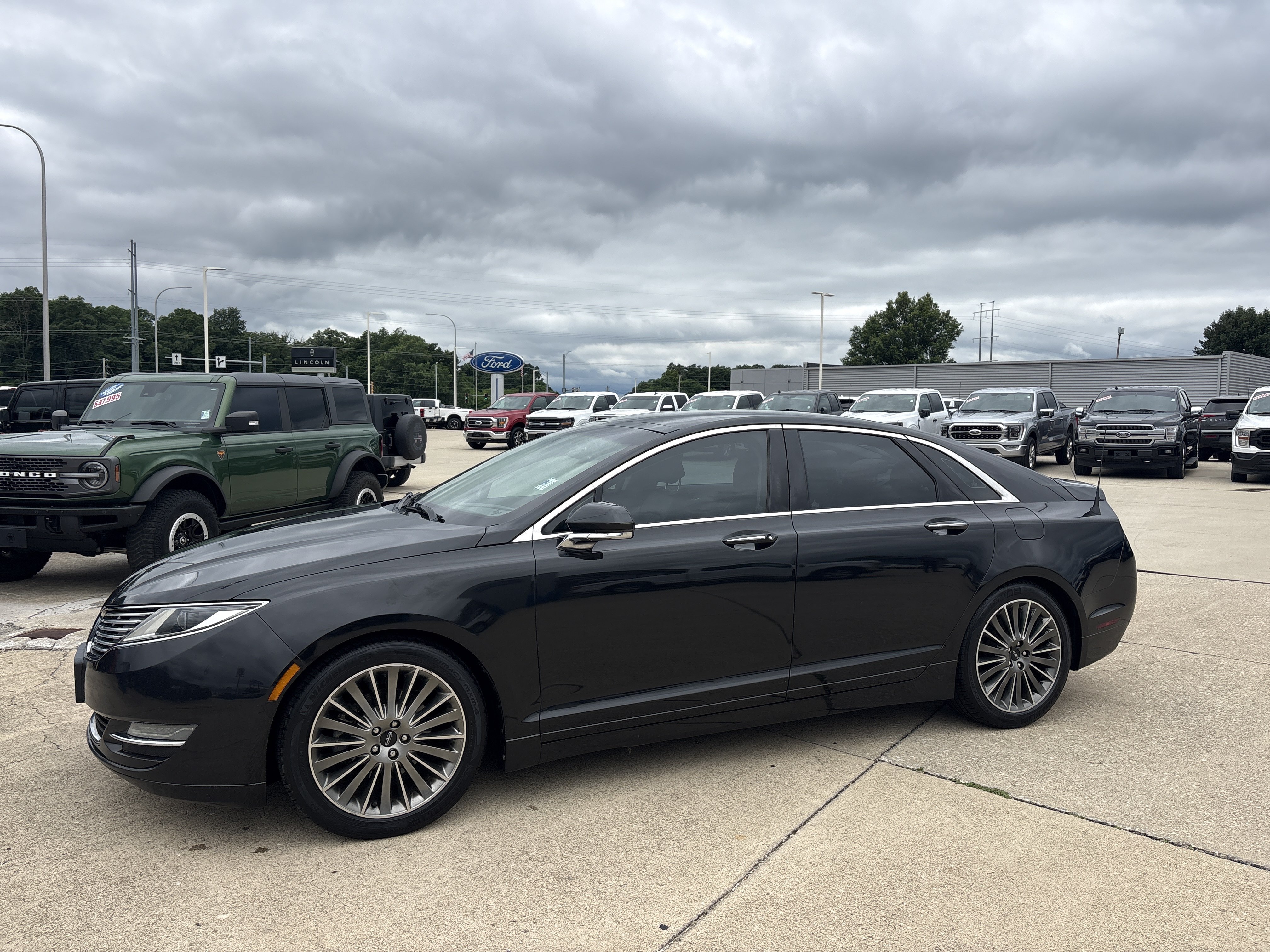 Used 2014 Lincoln MKZ FWD image 3