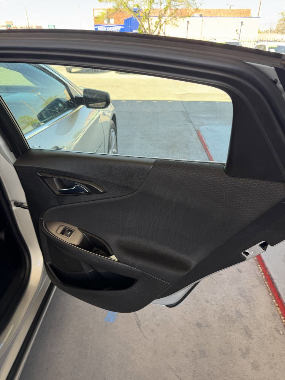 Used 2017 Chevrolet Malibu LT FWD image 12