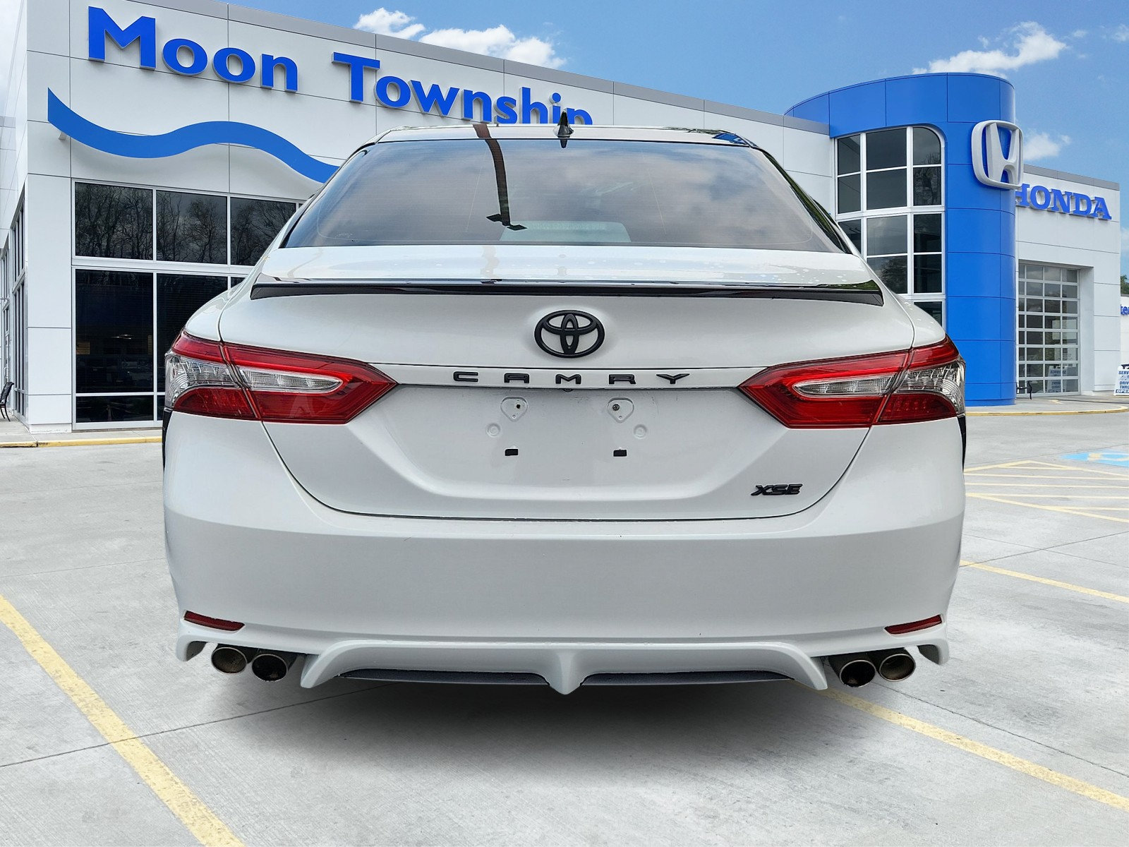 Used 2019 Toyota Camry XSE w/ Navigation Package FWD image 5