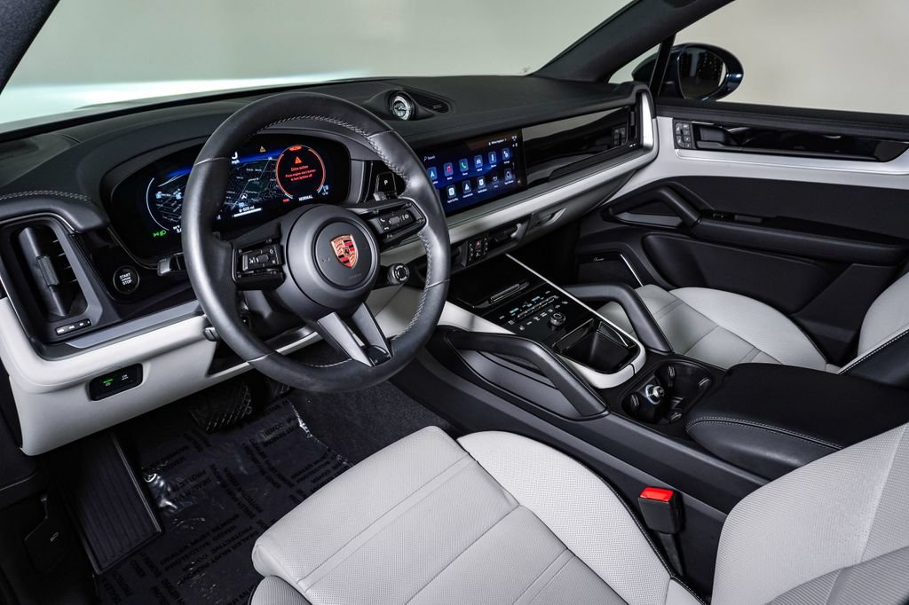 Certified 2026 Porsche Cayenne Coupe AWD/4WD image 4