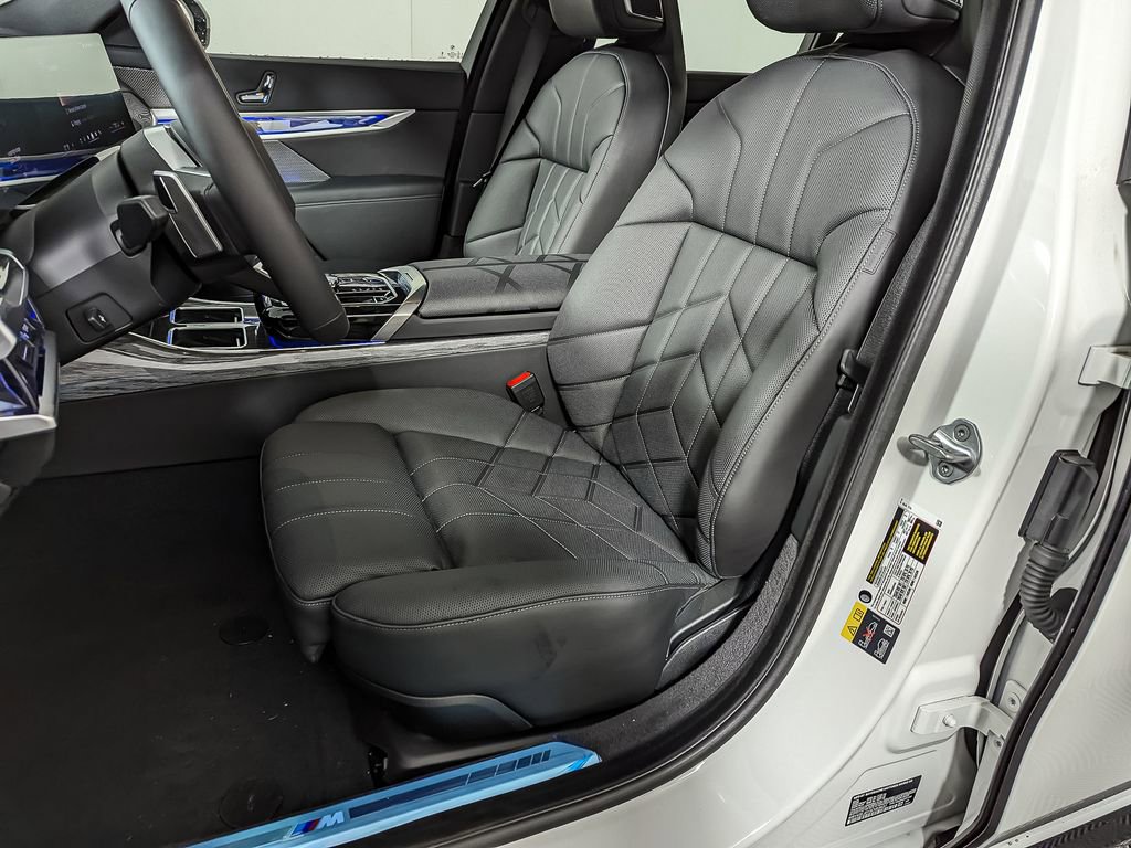 Used 2025 BMW i7 eDrive50 w/ M Sport Package image 14