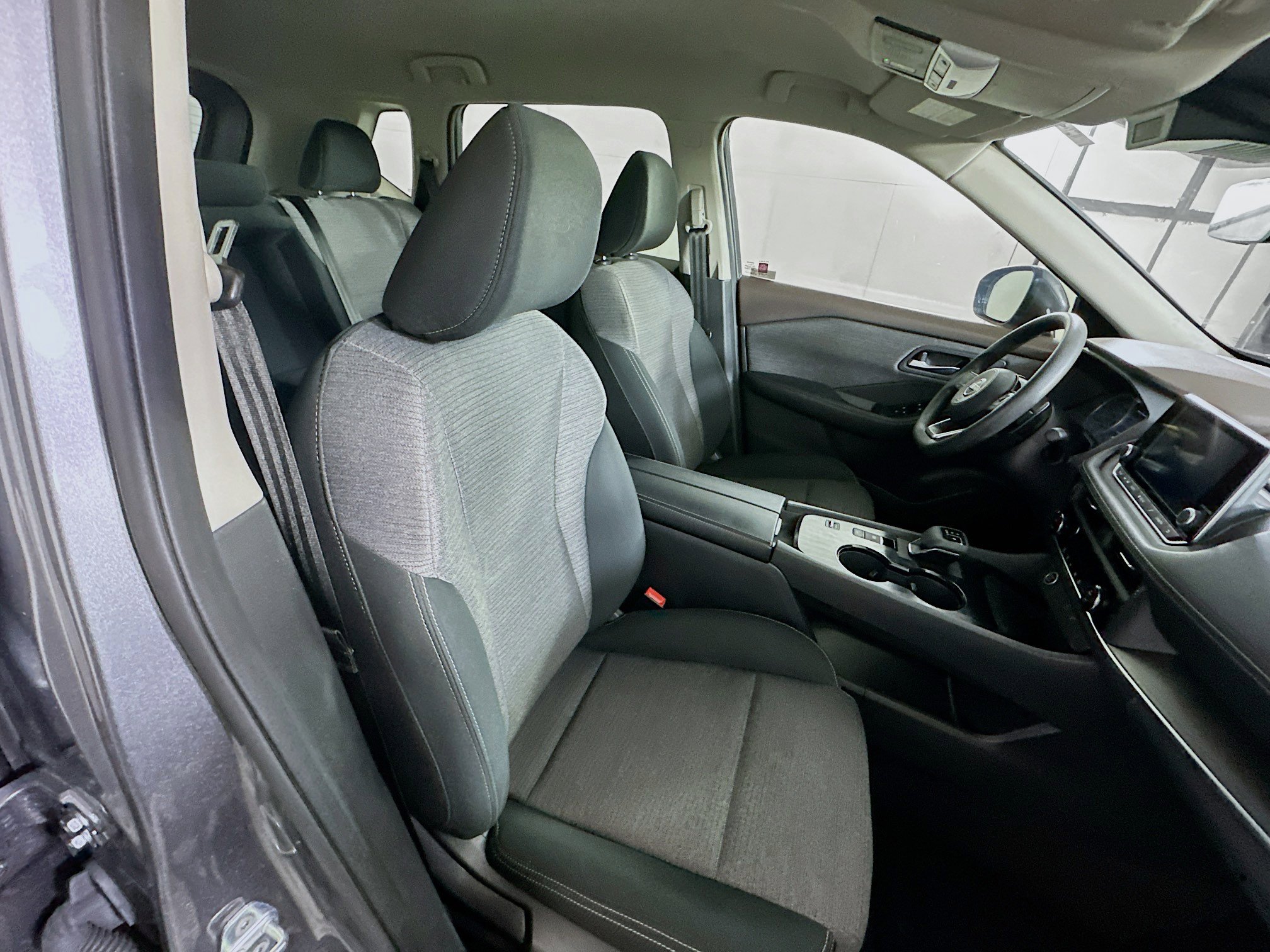 Used 2023 Nissan Rogue SV FWD image 29