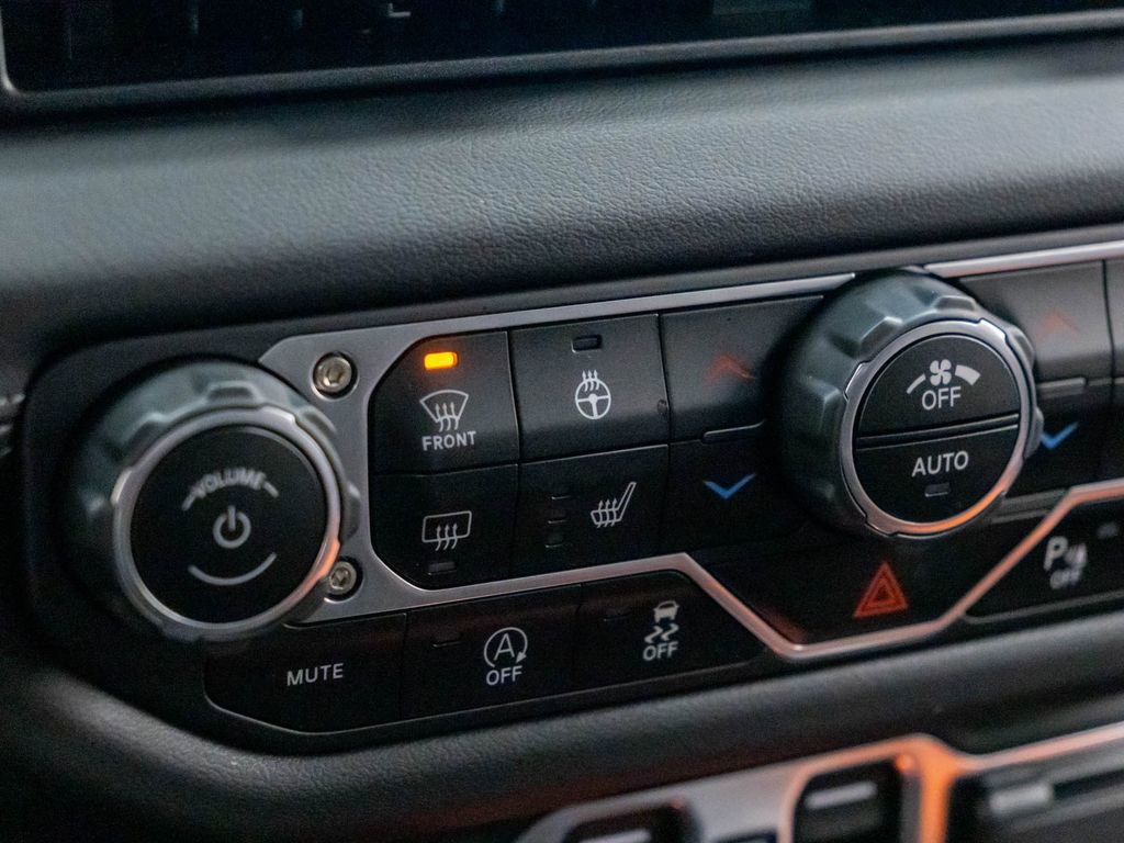 Used 2024 Jeep Wrangler Sahara w/ Safety Group image 25