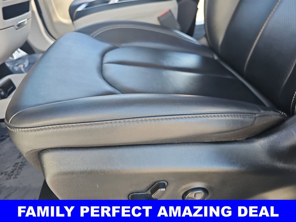 Used 2024 Chrysler Pacifica Select image 31