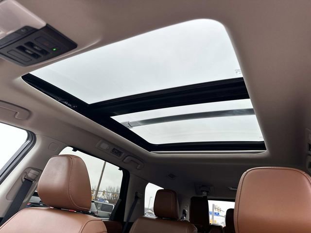 Used 2024 Nissan Pathfinder Platinum image 15