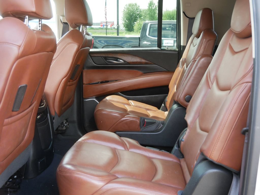 Used 2016 Cadillac Escalade ESV Luxury AWD/4WD image 18