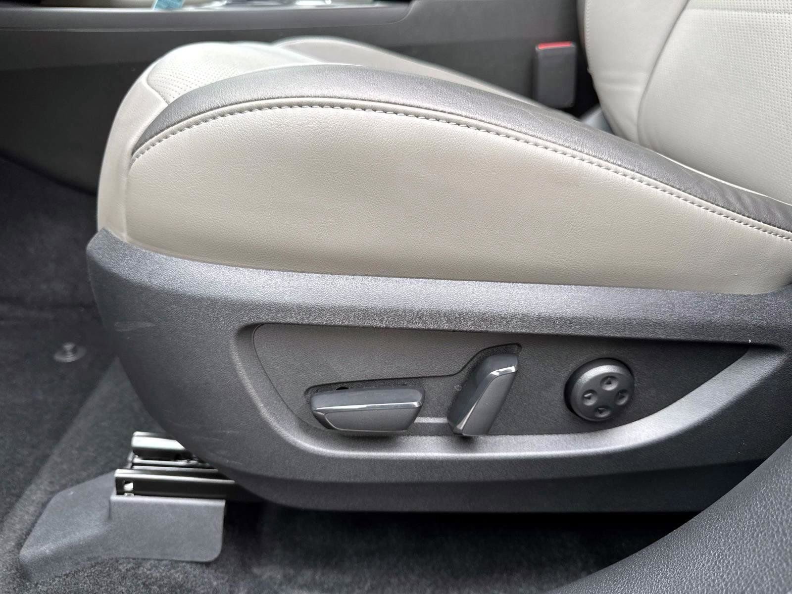 Certified 2025 INFINITI QX50 Luxe w/ Accent Package image 10