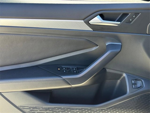 Certified 2023 Volkswagen Jetta SE w/ Panoramic Sunroof Package image 14