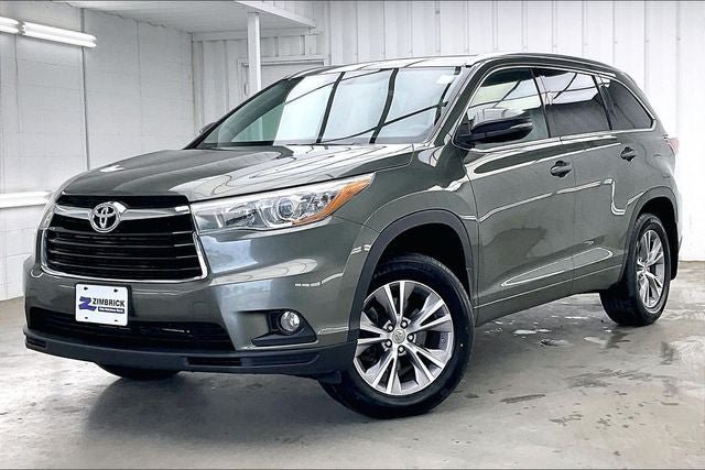 Used 2015 Toyota Highlander XLE AWD/4WD image 2