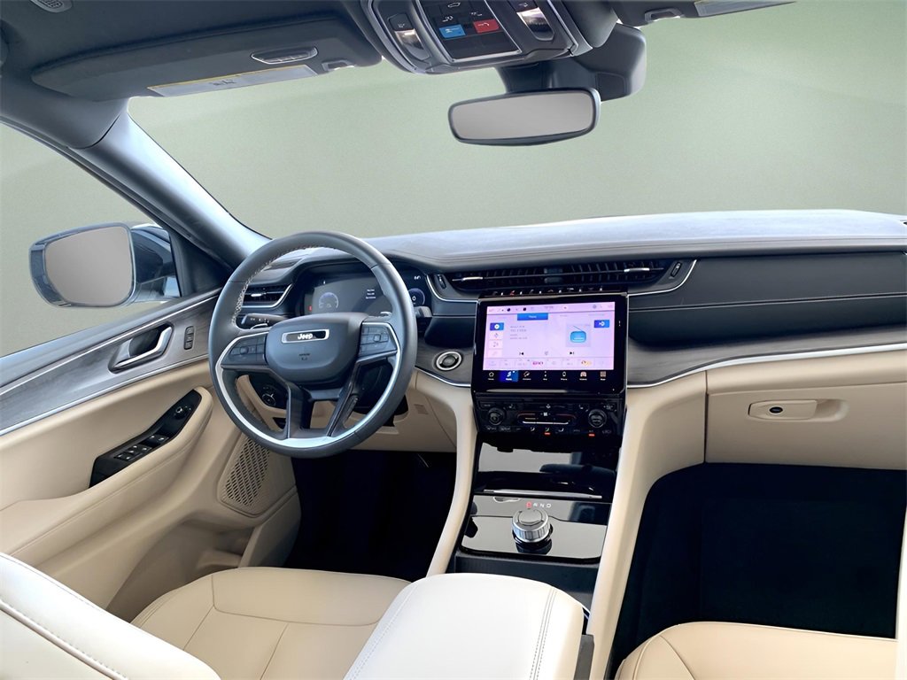 Used 2023 Jeep Grand Cherokee Limited image 28