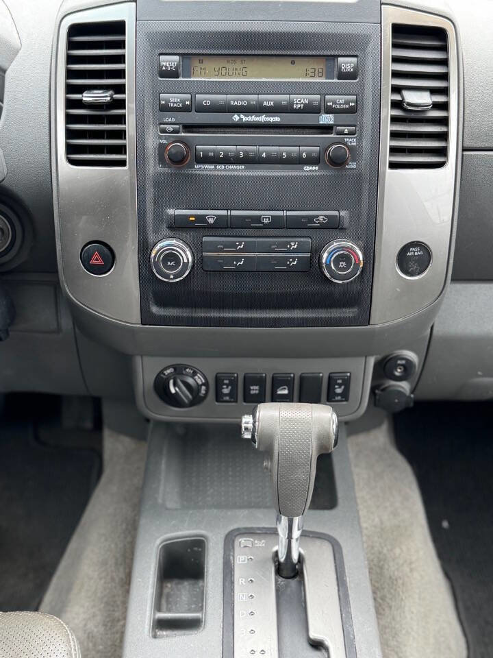 Used 2011 Nissan Frontier SL w/ Moonroof Pkg image 12