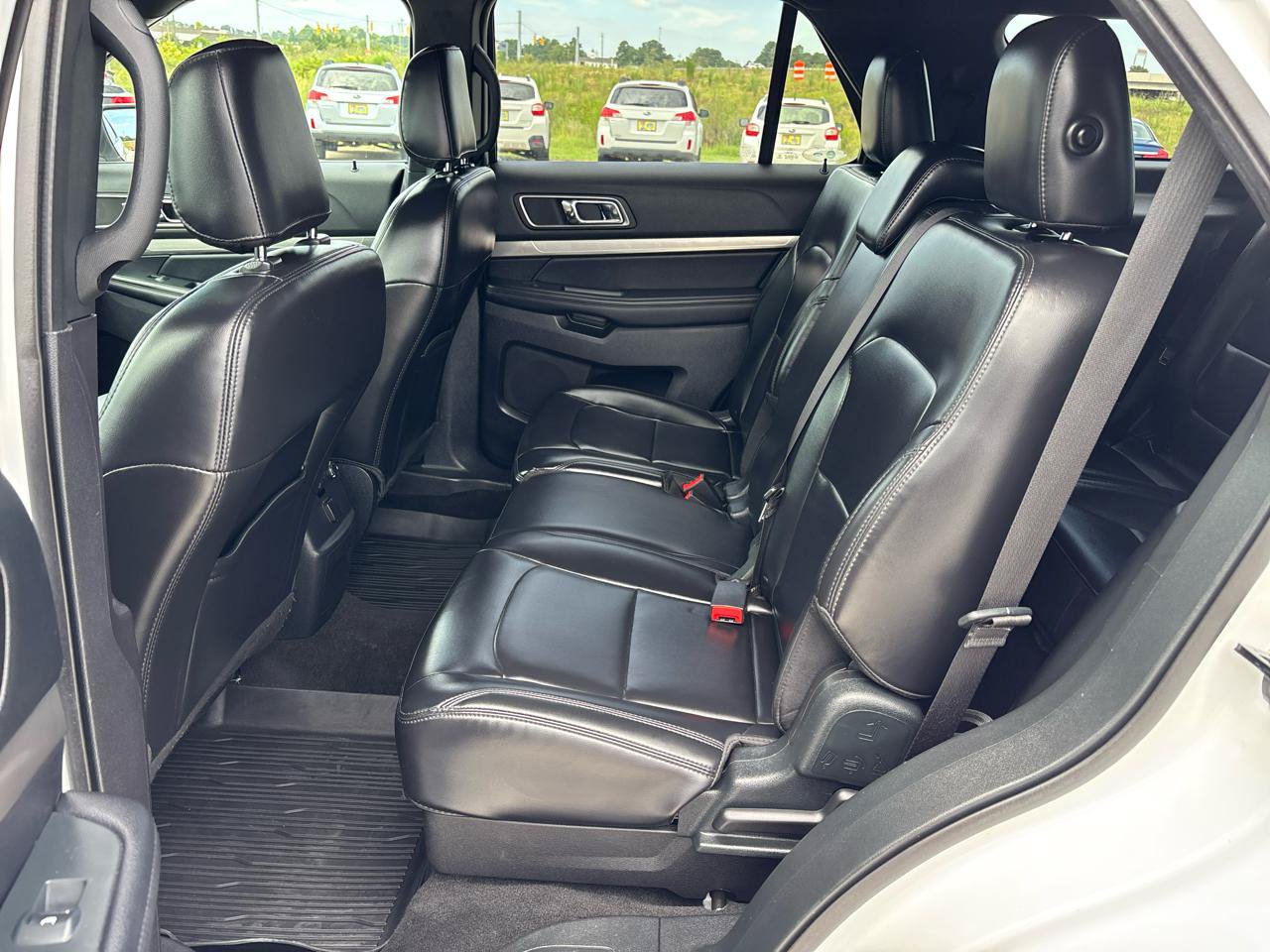 Used 2019 Ford Explorer XLT w/ Equipment Group 202A AWD/4WD image 20