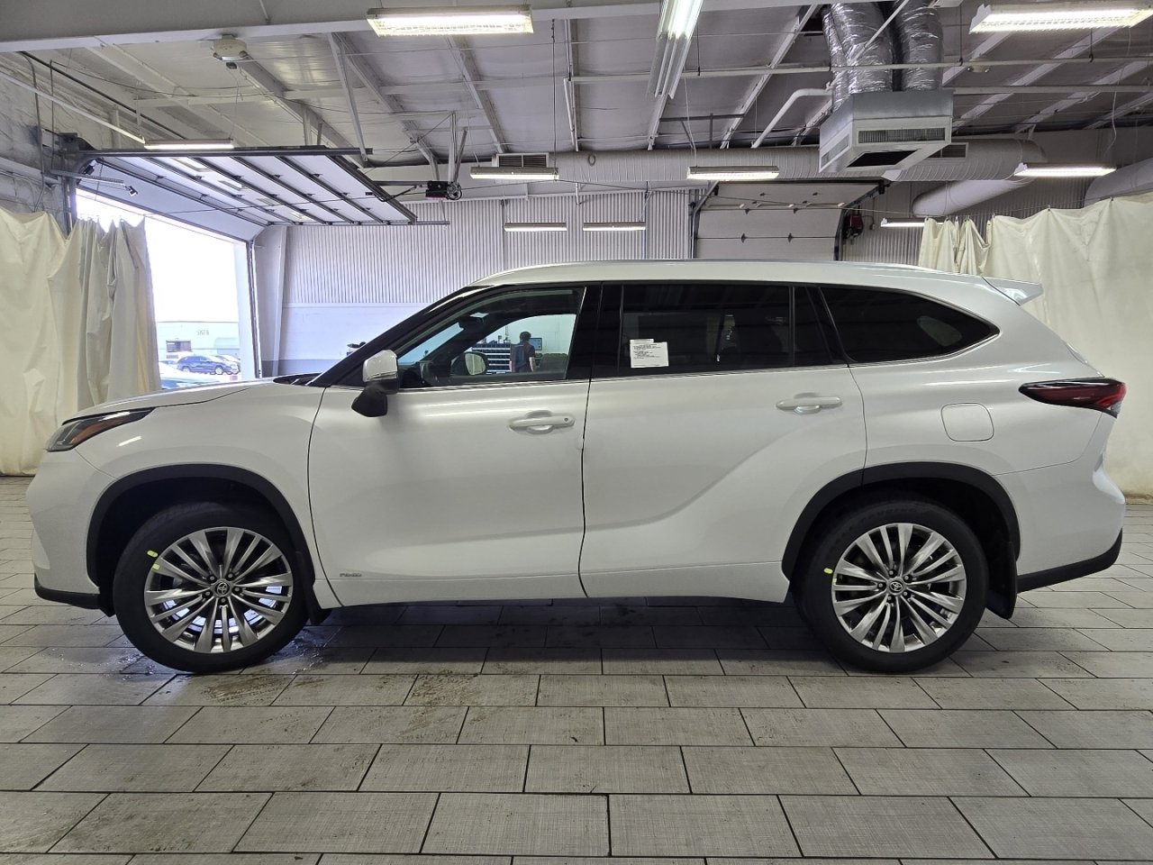 New 2026 Toyota Highlander Platinum image 14