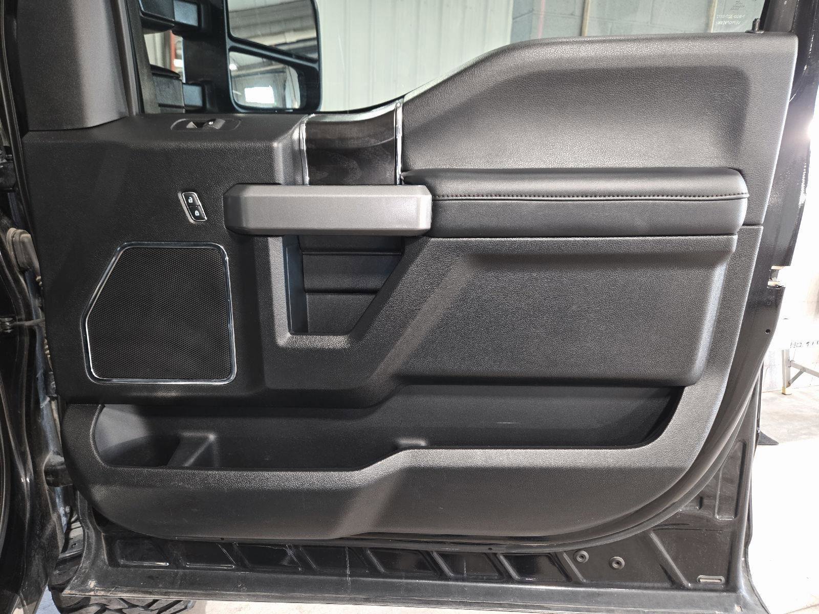 Used 2019 Ford F350 Platinum w/ Platinum Ultimate Package AWD/4WD image 29