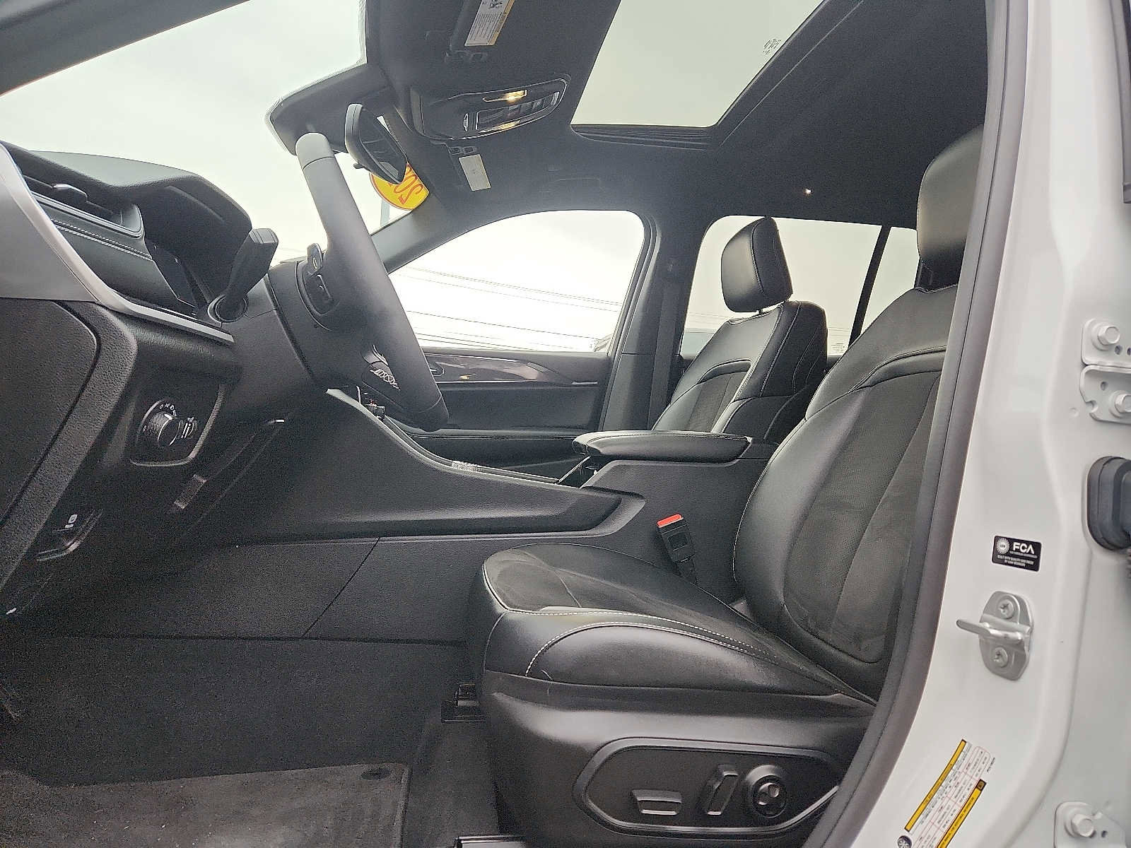 Used 2023 Jeep Grand Cherokee Altitude image 13