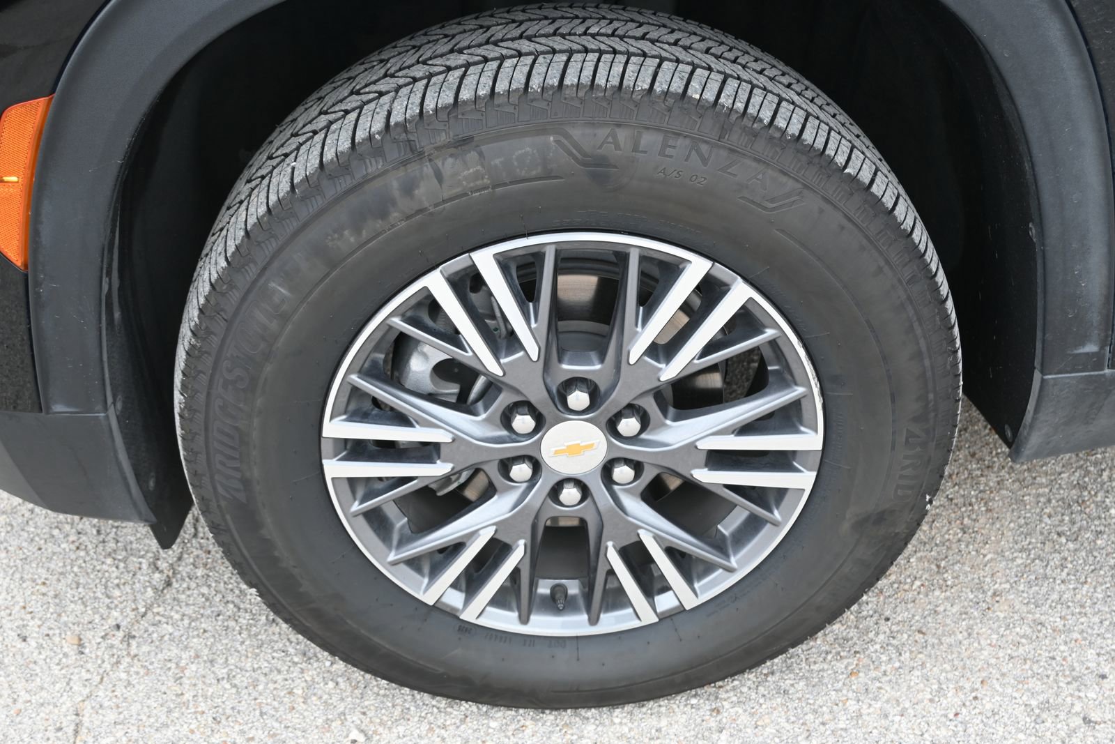 Used 2025 Chevrolet Traverse LT FWD image 7